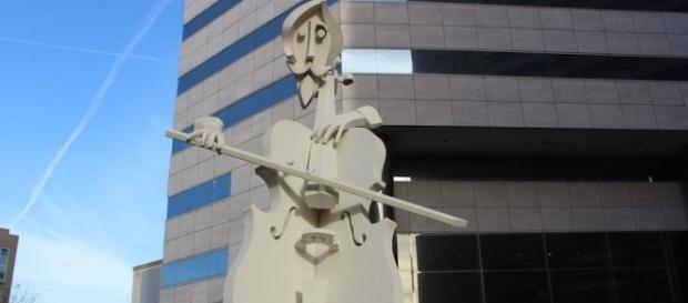 O "Virtuoso" é uma obra do artista plástico David Adickes. O "Virtuoso" é uma obra do artista plástico David Adickes.
