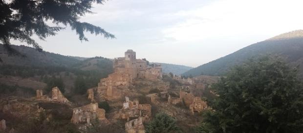 Panorámica de Turruncún desde el camino que da acceso a las ruinas del pueblo Panorámica de Turruncún desde el camino que da acceso a las ruinas del pueblo