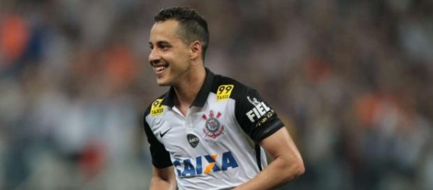 Rodriguinho, 26 anos, é titular absoluto no Corinthians Rodriguinho, 26 anos, é titular absoluto no Corinthians