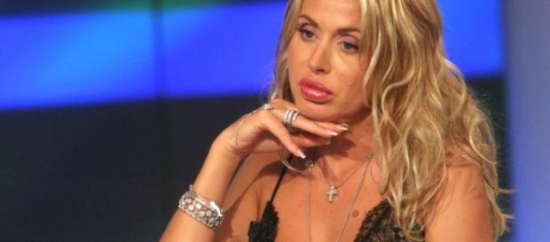 Valeria Marini chiede aiuto ai fan di Andrea Damante Valeria Marini chiede aiuto ai fan di Andrea Damante