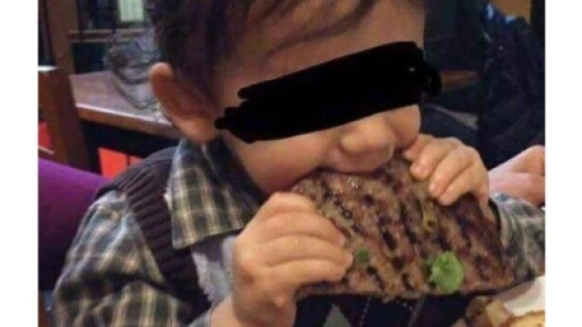 Ecco la foto al centro della nuova polemica tra Cruciani e i vegani