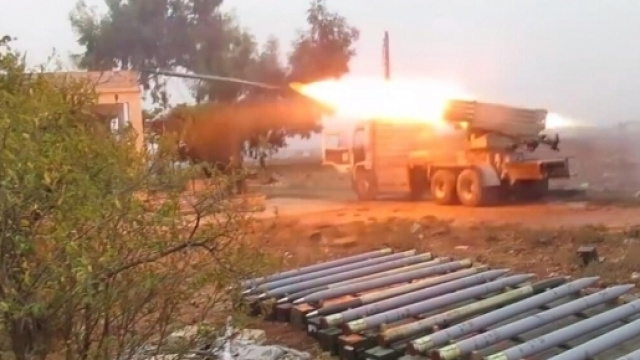 Missili Grad lanciati dai ribelli contro le postazioni dell'esercito siriano