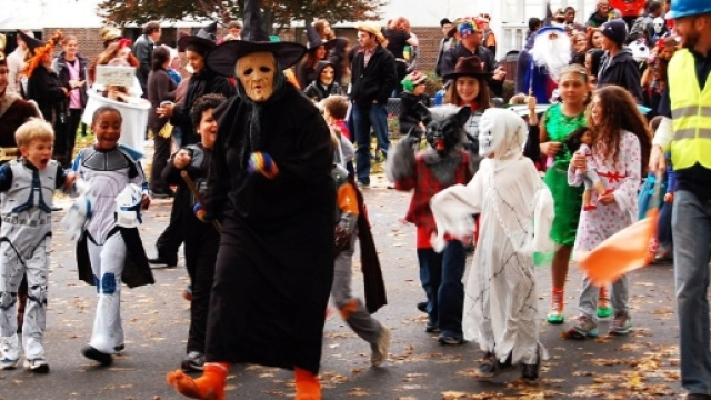 Park Halloween parade - The Good Neighborhood - thegoodneighborhood.com