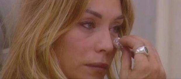 Gf Vip: le lacrime di Elenoire Gf Vip: le lacrime di Elenoire