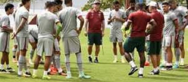 Há cinco jogos sem vencer, Fluminense precisa derrotar o Cruzeiro para se manter na briga por vaga na Libertadores (Foto: Arquivo) Há cinco jogos sem vencer, Fluminense precisa derrotar o Cruzeiro para se manter na briga por vaga na Libertadores (Foto: Arquivo)