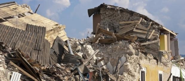 In Irpinia, nel 1962 una scossa di forte intensità fece scendere in strada la gente salvandoli dalla scossa che dopo due ore distrusse interi paesi. In Irpinia, nel 1962 una scossa di forte intensità fece scendere in strada la gente salvandoli dalla scossa che dopo due ore distrusse interi paesi.