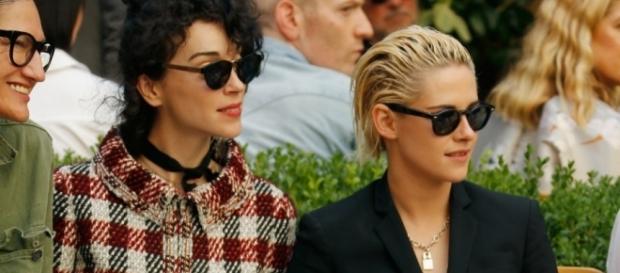 Kristen Stewart e St. Vincent alla sfilata di Vogue America Kristen Stewart e St. Vincent alla sfilata di Vogue America