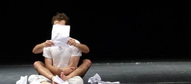 la dimensione letteraria non è mai legata in modo serrato alla circoscrizione di un foglio la dimensione letteraria non è mai legata in modo serrato alla circoscrizione di un foglio