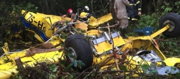 Queda de avião mata casal carbonizado Queda de avião mata casal carbonizado