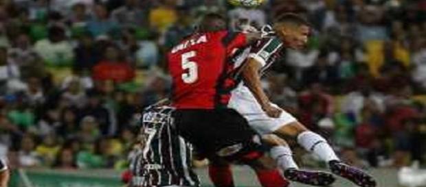 Richarlison briga por posse de bola em empate do Flu na volta ao Maracanã (Foto: Nelson Perez/Divulgação FFC) Richarlison briga por posse de bola em empate do Flu na volta ao Maracanã (Foto: Nelson Perez/Divulgação FFC)