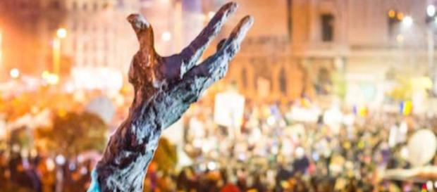 Românii ies în stradă duminică pentru Colectiv Românii ies în stradă duminică pentru Colectiv