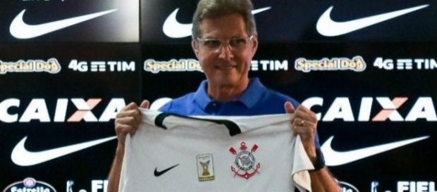 Sob o comando do Corinthians, Oswaldo de Oliveira pode iniciar 2017 com duas baixas Sob o comando do Corinthians, Oswaldo de Oliveira pode iniciar 2017 com duas baixas
