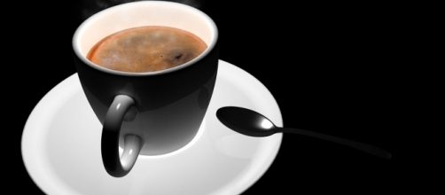Uno studio lo dimostra: tre tazzine di caffè al giorno proteggono dalla demenza senile.