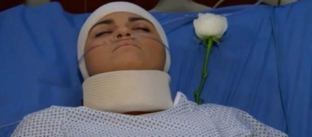 Esmeralda se desespera ao saber de sua nova condição Esmeralda se desespera ao saber de sua nova condição