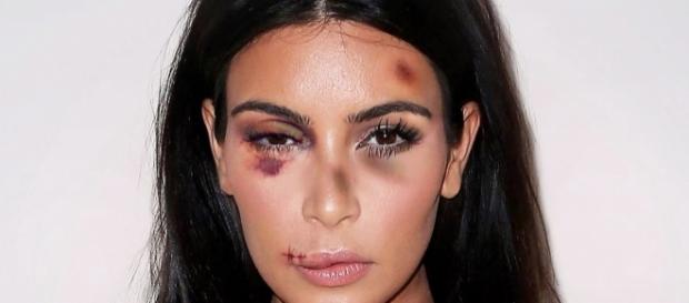 Kim Kardashian dans une pub contre les violences conjugales par l'artiste aleXsandro Palombo (crédits : aleXsandro Palombo) Kim Kardashian dans une pub contre les violences conjugales par l'artiste aleXsandro Palombo (crédits : aleXsandro Palombo)