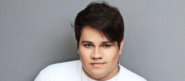 Magnus Castilho, cabeleireiro há 14 anos Magnus Castilho, cabeleireiro há 14 anos