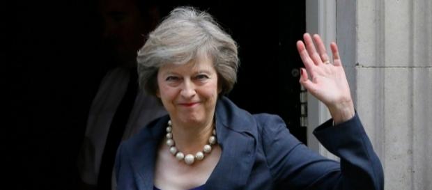 Theresa May annuncia l'inizio delle trattative per l'uscita dall Europa entro Marzo 2017 Theresa May annuncia l'inizio delle trattative per l'uscita dall Europa entro Marzo 2017
