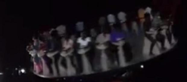 Un accident mortel dans un parc d'attractions filmé en direct, les ... - non-stop-zapping.com Un accident mortel dans un parc d'attractions filmé en direct, les ... - non-stop-zapping.com