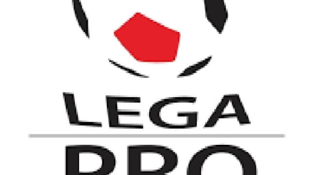 Il Lecce vince e torna primo in classifica.