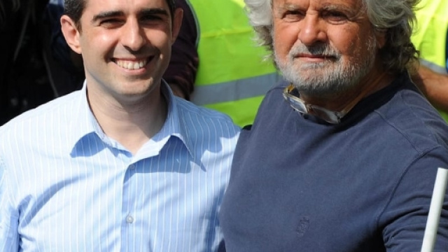 MoVimento 5 Stelle nel caos Pizzarotti dice addio a Grillo - zazoom.it