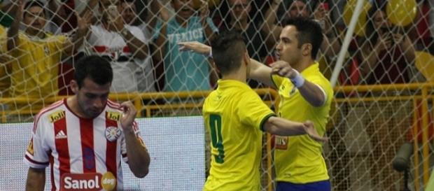 Falcão finalmente pode comemorar primeiro gol "em casa". Falcão finalmente pode comemorar primeiro gol "em casa".