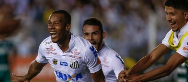 Gol de Copete colocou o alvinegro na terceira colocação (Foto: Gazeta Press) Gol de Copete colocou o alvinegro na terceira colocação (Foto: Gazeta Press)