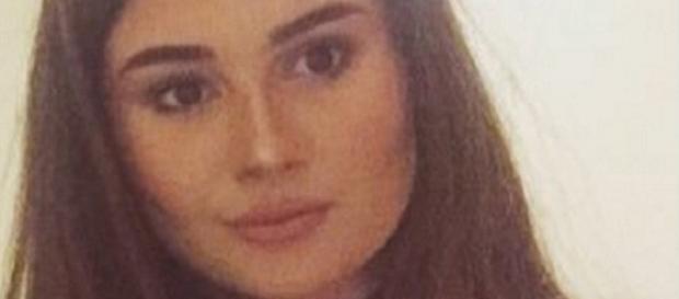 Jovem inglesa se vingou de maneira surpreendente. Jovem inglesa se vingou de maneira surpreendente.