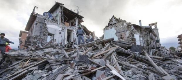 Terremoto devasta il centro Italia: nessuna vittima. Terremoto devasta il centro Italia: nessuna vittima.