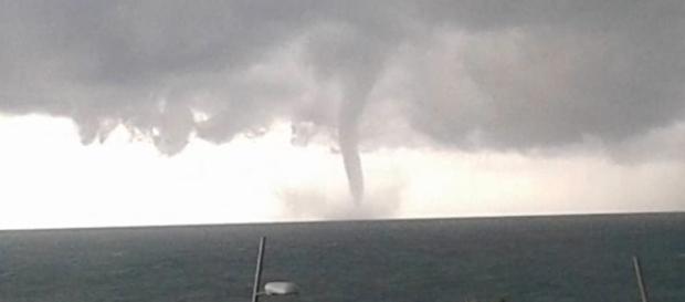 Tromba d'aria a Ladispoli, 2 morti e 10 feriti Tromba d'aria a Ladispoli, 2 morti e 10 feriti