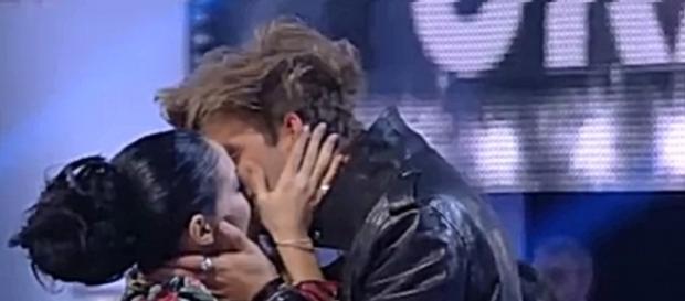 Andrea e Giulia bacio nello studio del GF VIP Andrea e Giulia bacio nello studio del GF VIP