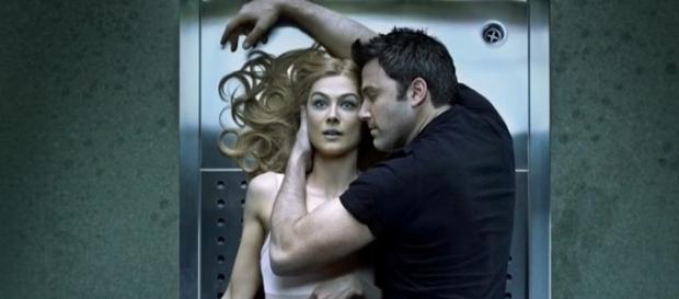 Ben Affleck e Rosamund Pike protagonizam o suspense. Ben Affleck e Rosamund Pike protagonizam o suspense.