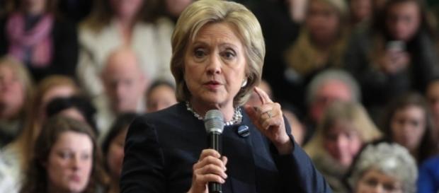 Hillary Clinton îngrijorată după declanșarea anchetei de către FBI privind corespondența privată de e-mail Hillary Clinton îngrijorată după declanșarea anchetei de către FBI privind corespondența privată de e-mail