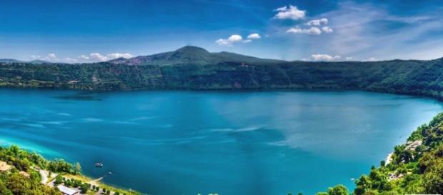 Il cratere del lago di Castel Gandolfo. Il cratere del lago di Castel Gandolfo.