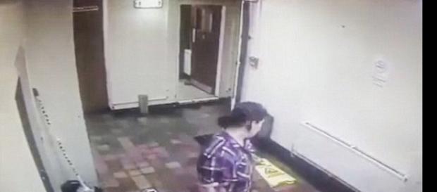 Imagem da suposta ação de um fantasma. Imagem da suposta ação de um fantasma.