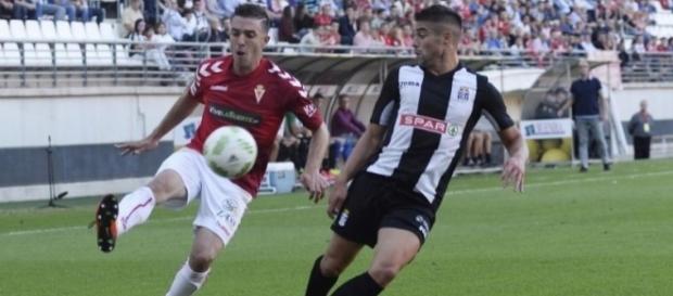 Imagen del encuentro entre el Real Murcia y el Cartagena. | laverdad.es Imagen del encuentro entre el Real Murcia y el Cartagena. | laverdad.es