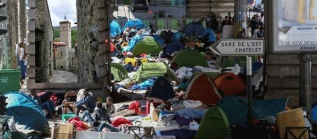 La « Jungle » de la station Stalingrad à Paris (en insert, l'église Sainte-Marie de Campôme) La « Jungle » de la station Stalingrad à Paris (en insert, l'église Sainte-Marie de Campôme)