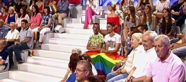 MYHYV: Así es el primer trono gay. MYHYV: Así es el primer trono gay.
