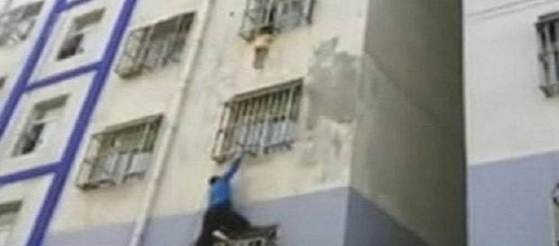 Rapaz não usou apetrecho de segurança Rapaz não usou apetrecho de segurança