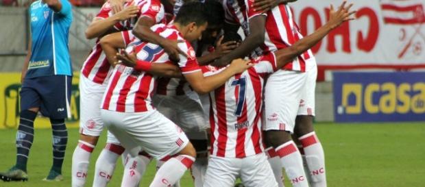 Vitória sobre o líder Atlético-GO, deu moral para o Náutico lutar pelo acesso Vitória sobre o líder Atlético-GO, deu moral para o Náutico lutar pelo acesso