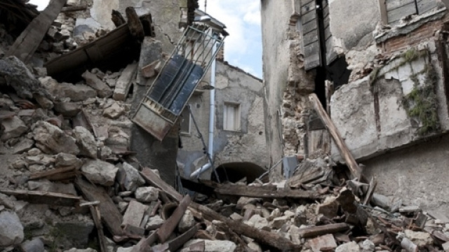 Una casa crollata a Norcia dopo il terremoto