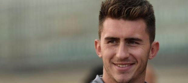 Aymeric Laporte débarque à Clairefontaine - francetvsport.fr Aymeric Laporte débarque à Clairefontaine - francetvsport.fr