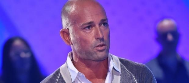 Grande Fratello Vip: Stefano Bettarini in lacrime Grande Fratello Vip: Stefano Bettarini in lacrime