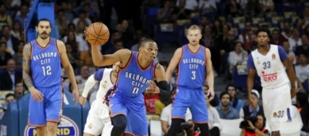 Russell Westbrook en contraataque frente al Real Madrid. Russell Westbrook en contraataque frente al Real Madrid.