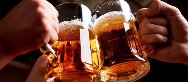 Tomar cerveja faz bem para a saúde. Tomar cerveja faz bem para a saúde.