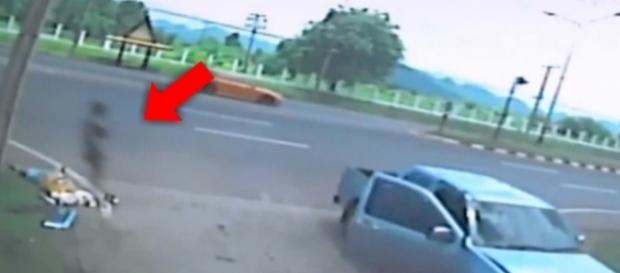 Vídeo polêmico mostra alma deixando o corpo de mulher acidentada Vídeo polêmico mostra alma deixando o corpo de mulher acidentada