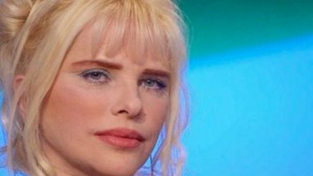 Cicciolina attacca Virginia Raggi e Beppe Grillo