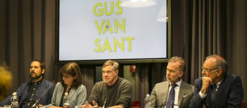 A destra di Gus Van Sant, la traduttriice e il curatore Orléan. A sinistra Paolo Damilano