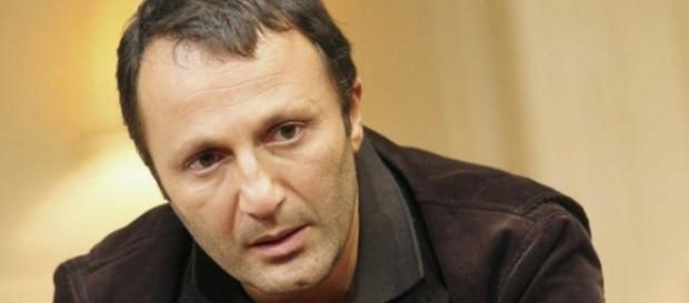Arthur, victime d'un titre mensonger en une d'Ici Paris (Crédit photo: Prisma Presse) Arthur, victime d'un titre mensonger en une d'Ici Paris (Crédit photo: Prisma Presse)