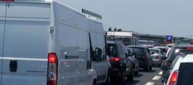 Calabria: incidente in tangenziale, traffico in tilt Calabria: incidente in tangenziale, traffico in tilt