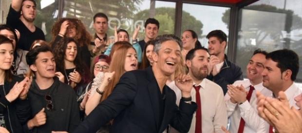 Fiorello ritorna in tv con la seconda edizione di Edicola Fiore. Fiorello ritorna in tv con la seconda edizione di Edicola Fiore.